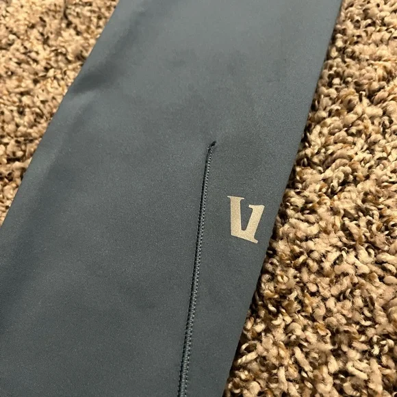 Vuori ‘Evolve’ blue colored leggings women’s size XS - Picture 4 of 5